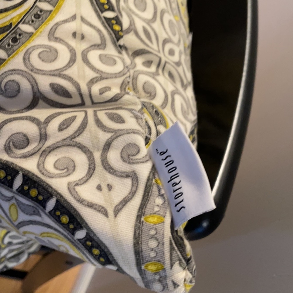 Beautiful Accent Pillow in EUC ๐ Pretty Colors of Yellow, Gray, Black & โฆ - Picture 9 of 11